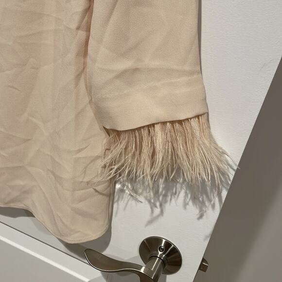 Ann Taylor cream 3/4 feather sleeve blouse size 2 - Picture 5 of 7